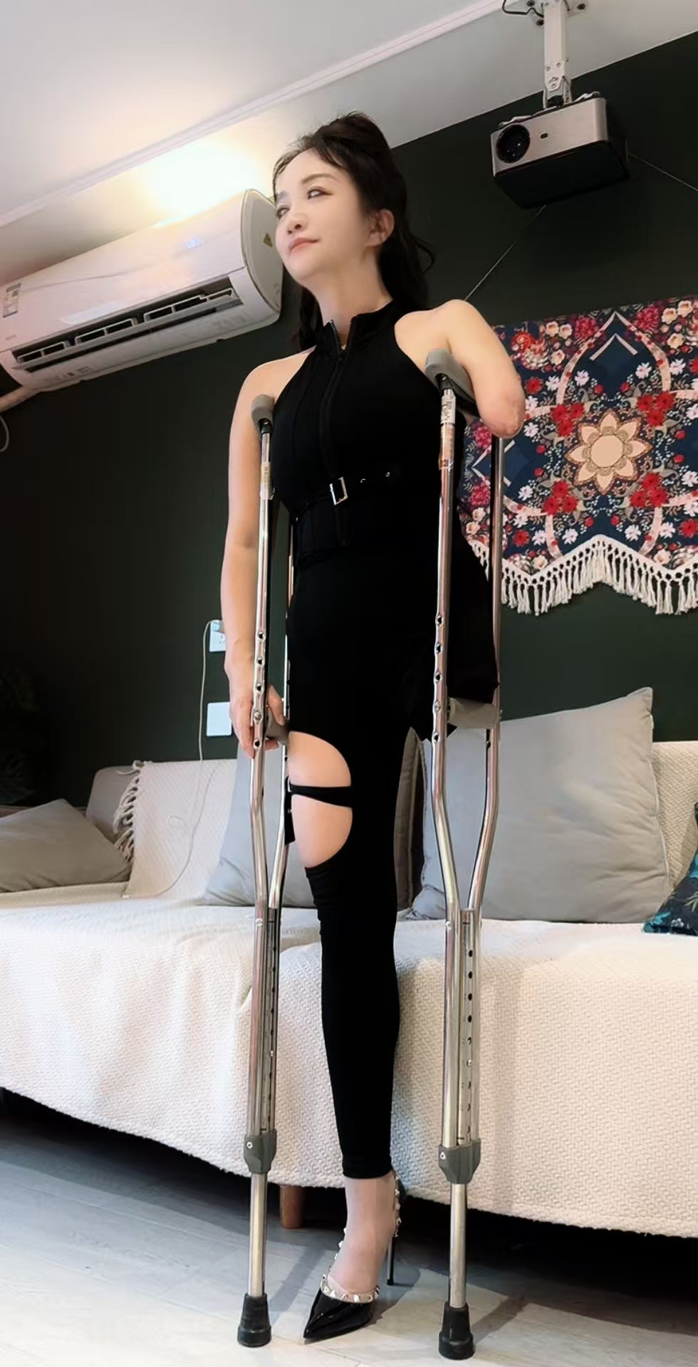 Lanzi: Ooe Amputee Lady - Blind
