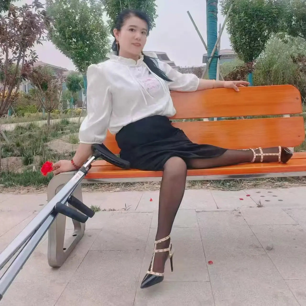 Carrie: Polio Lady - Outdoor Driving and Walking AmputeeClub