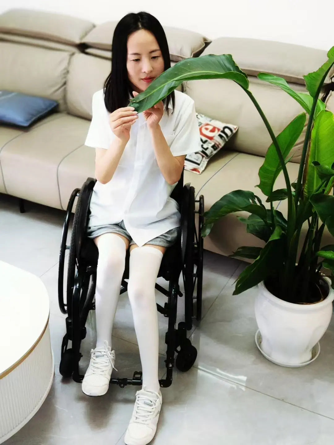 New model New video: "Lynne: Paraplegic Girl" AmputeeClub