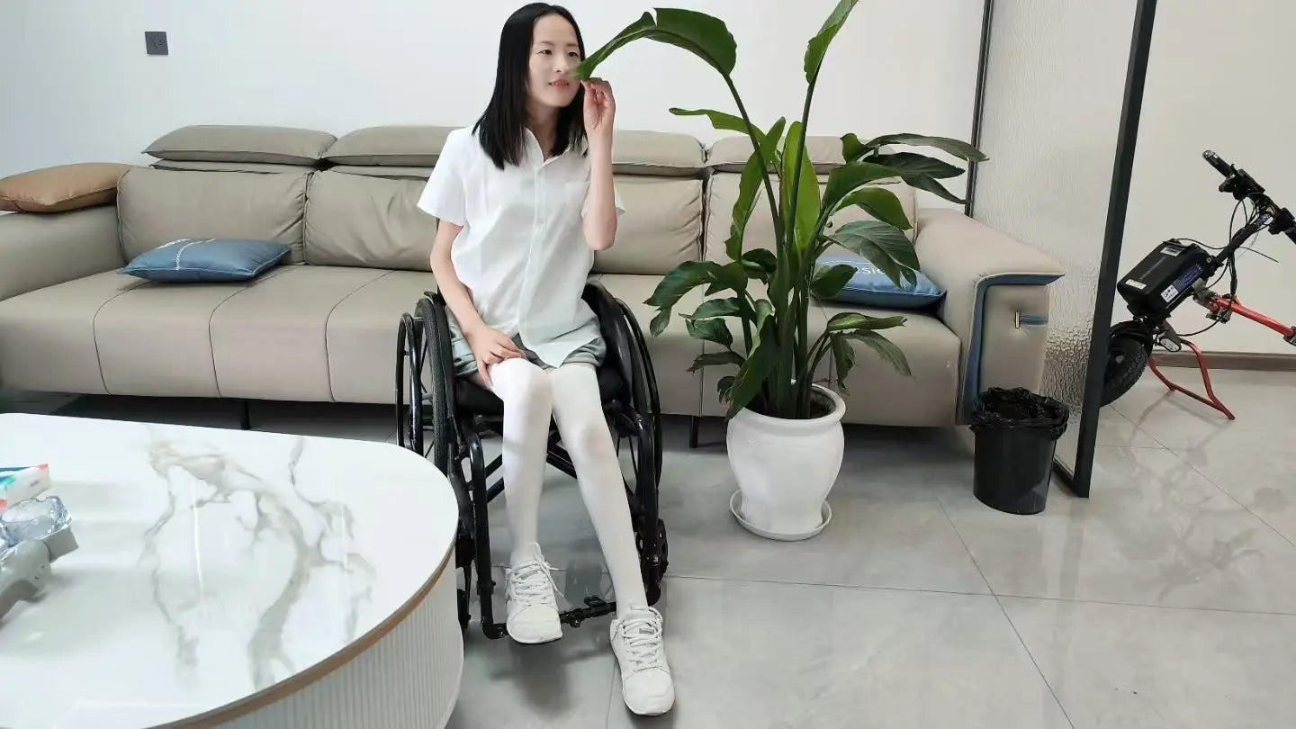 New model New video: "Lynne: Paraplegic Girl" AmputeeClub