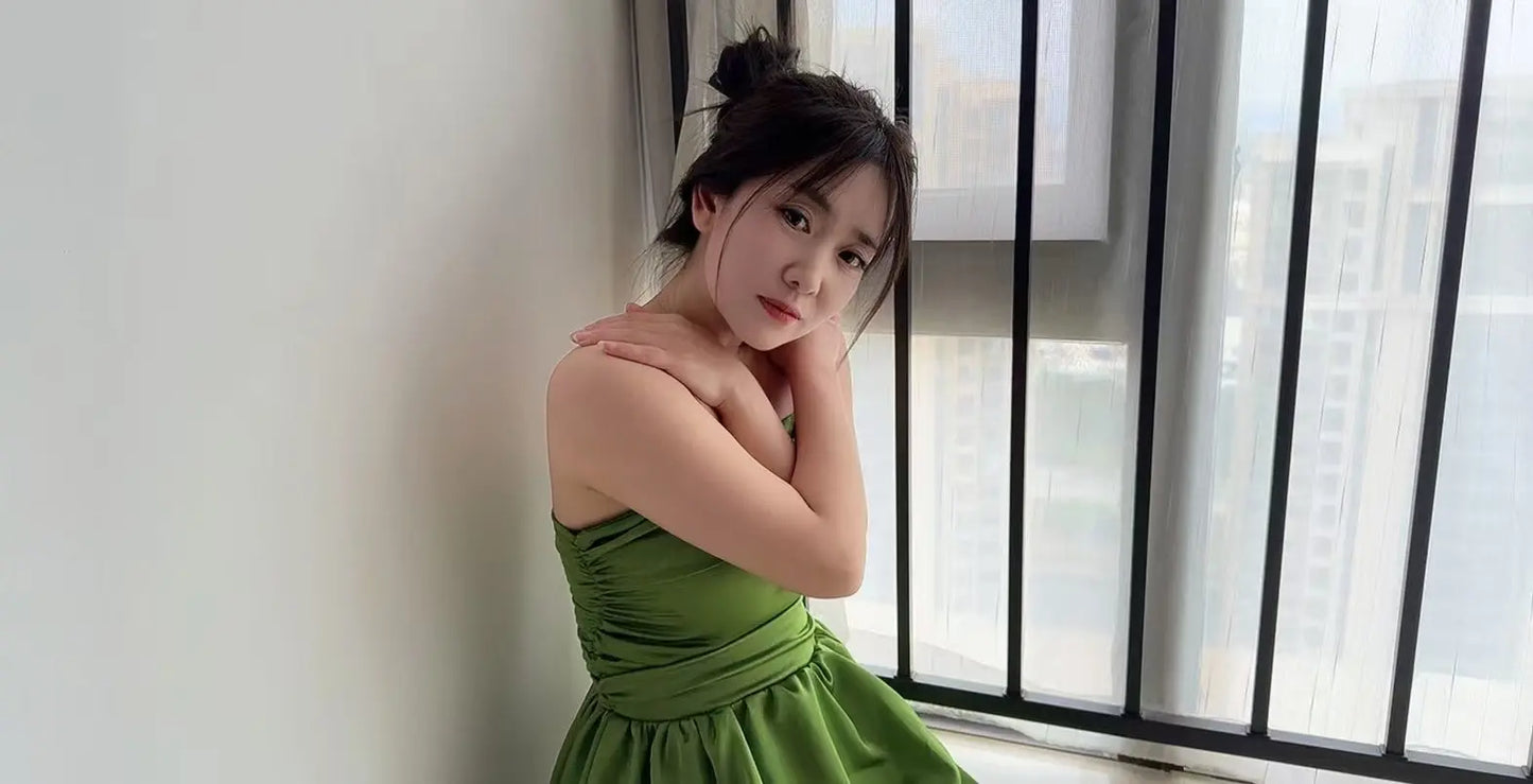 Sally: Dak Amputee Girl - Green Bubble strapless Dress AmputeeClub