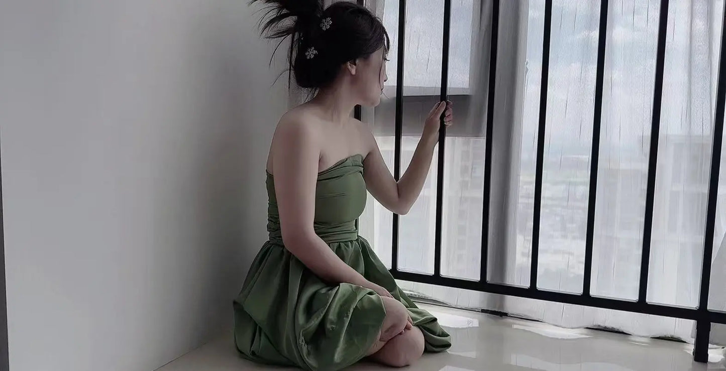 Sally: Dak Amputee Girl - Green Bubble strapless Dress AmputeeClub