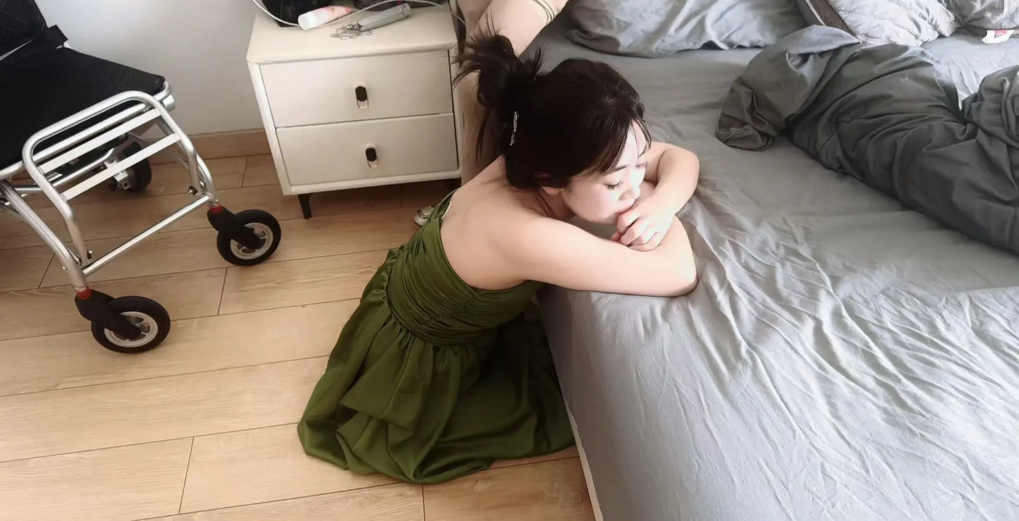 Sally: Dak Amputee Girl - Green Bubble strapless Dress AmputeeClub