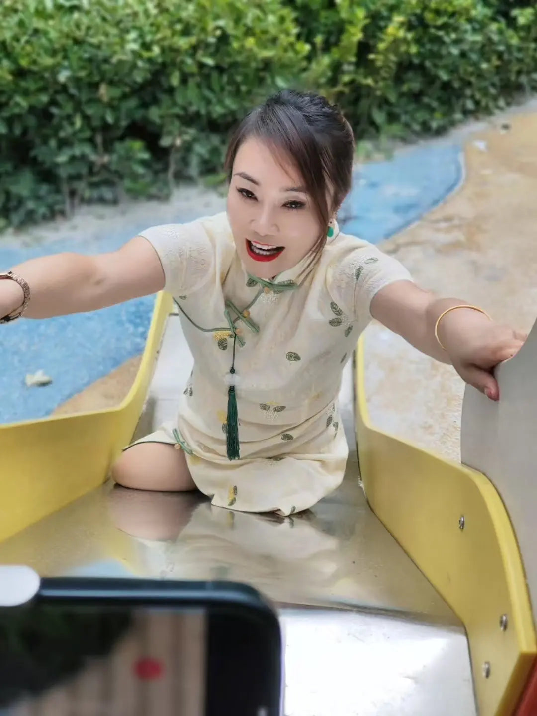 Lee: Dak Amputee Lady - Legless Cheongsam Lady AmputeeClub