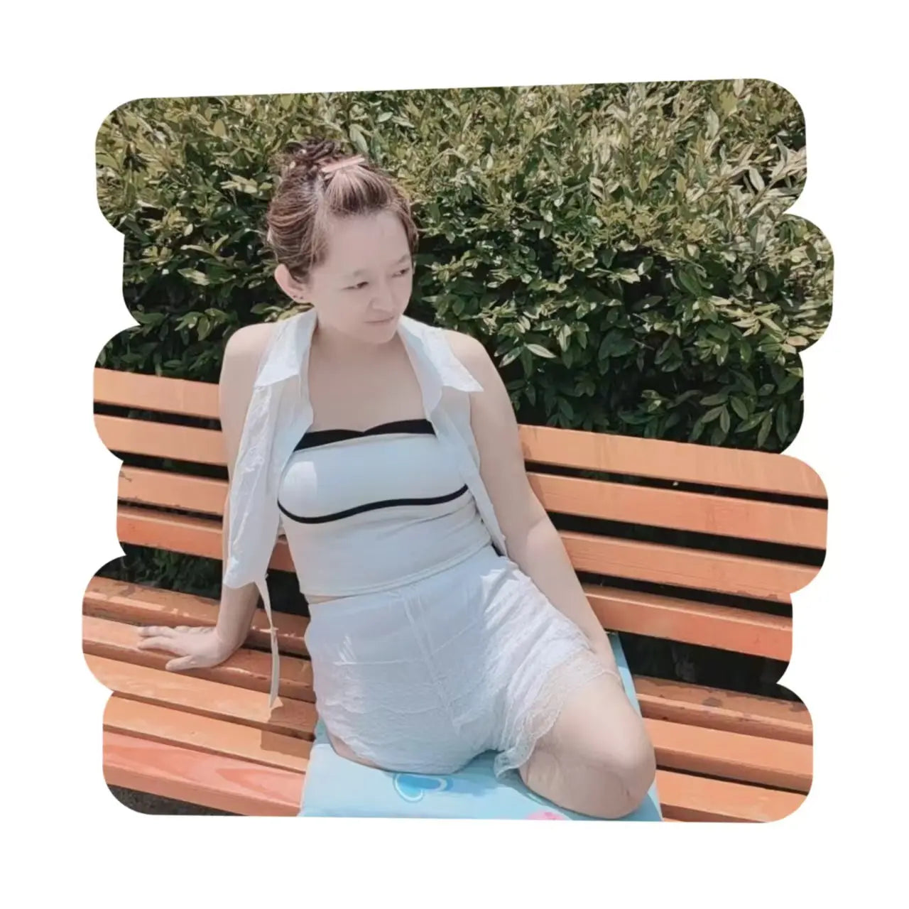 Sugar: Dak Amputee Girl - Legless girl walking outdoors AmputeeClub