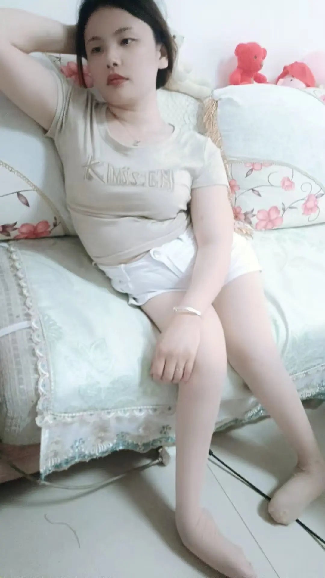 Shera: Paraplegic Girl - Unable to stand, can only crawl AmputeeClub