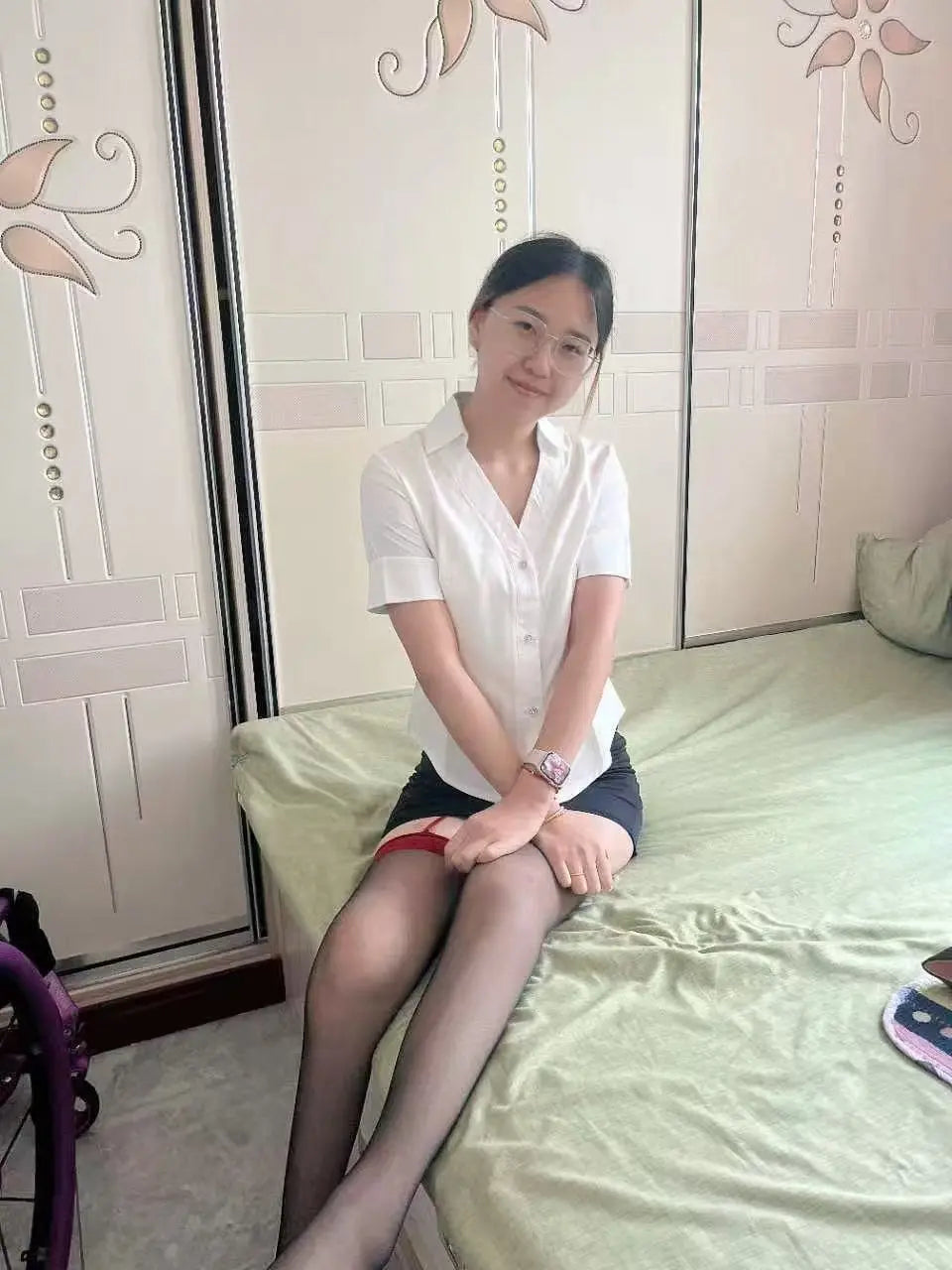 Zoe: Paraplegic Girl -3 life clips AmputeeClub