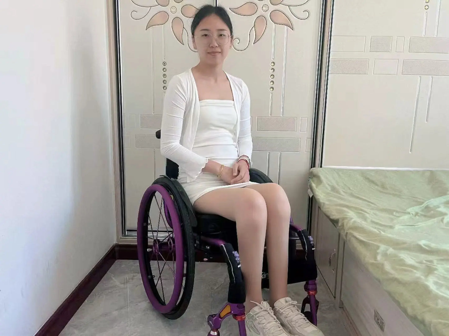 Zoe: Paraplegic Girl -3 life clips AmputeeClub