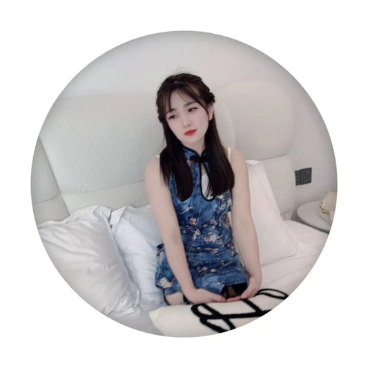 Sally: Dak Amputee Girl - A legless girl wearing a cheongsam - AmputeeClub