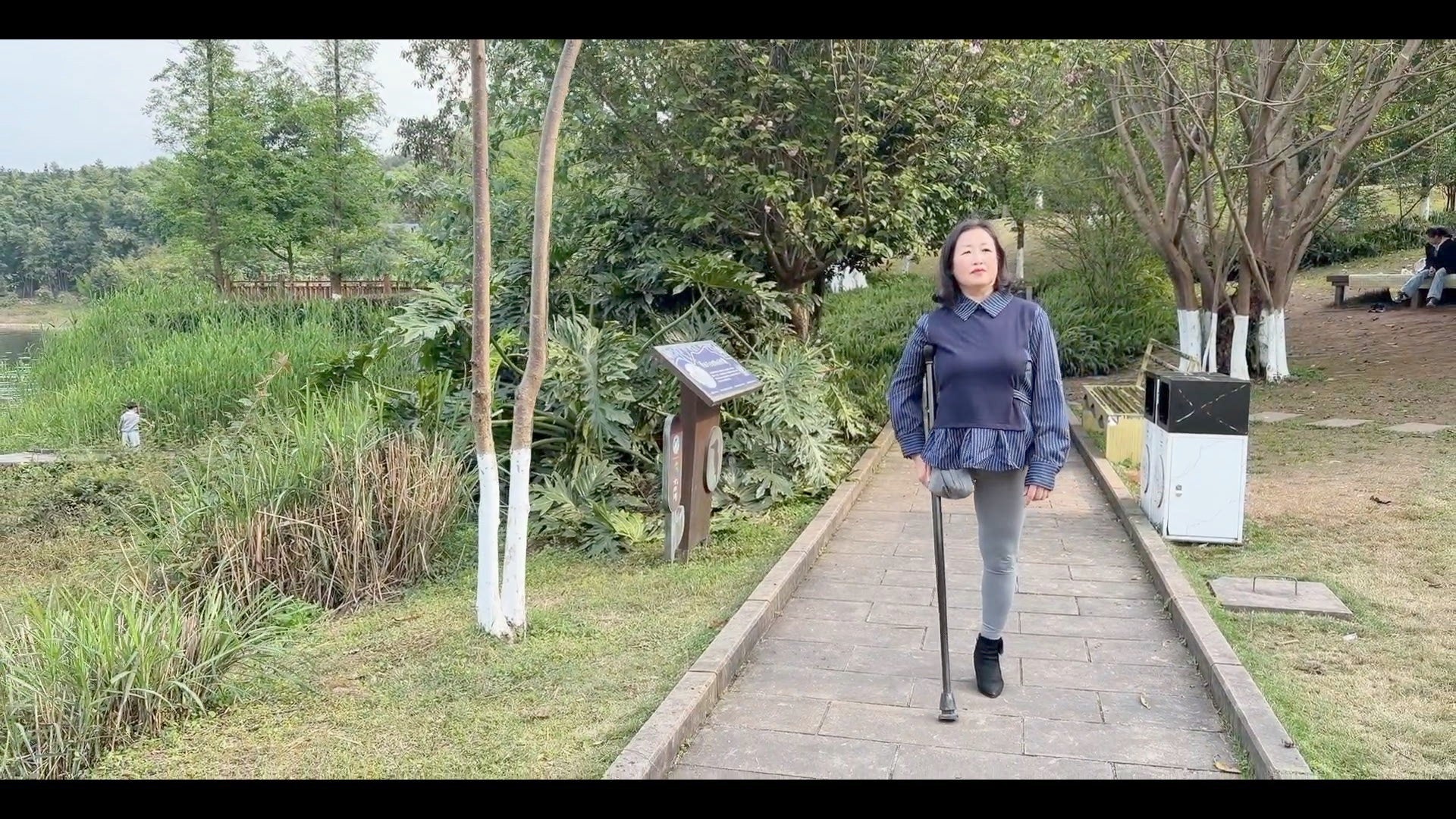 The SAK Lady Aurora — Outdoor Walking with a Cane