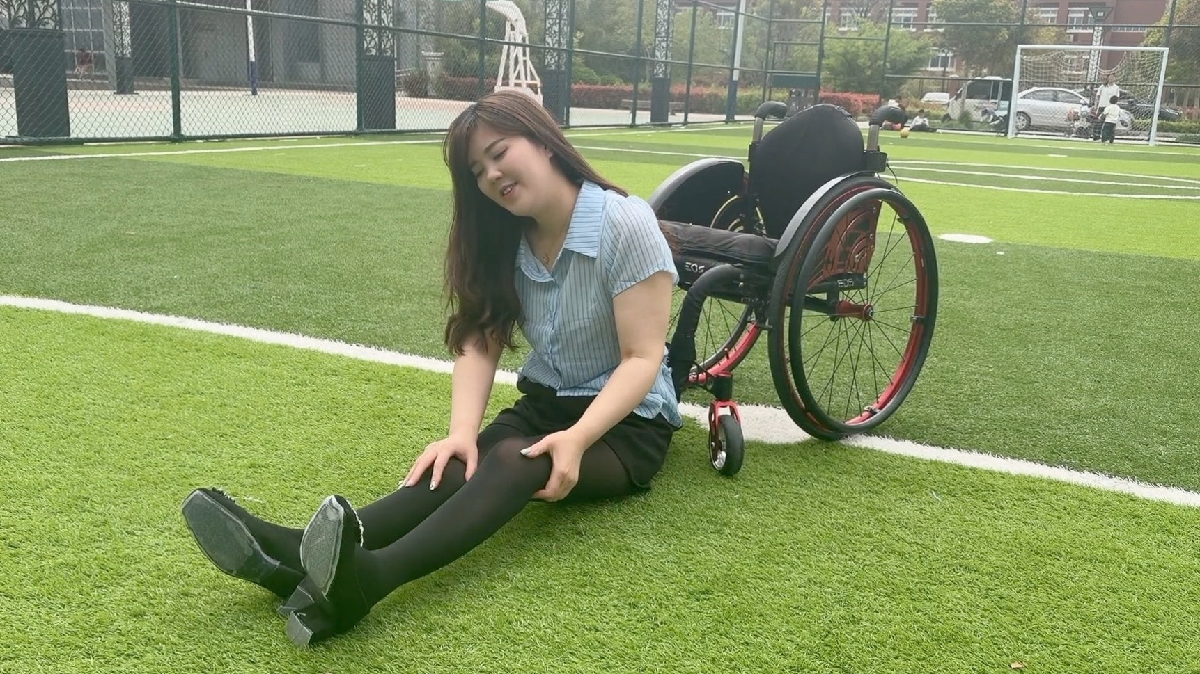 The Para Girl Fiona – Black Stockings, High Heels, Beautiful Legs, Wheelchair Transfer