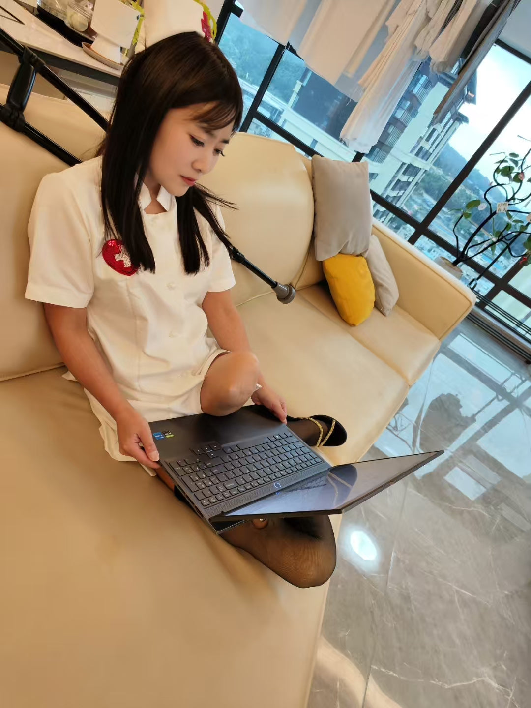 Sally: Dak Amputee Girl-cosplay White Nurse Costume - AmputeeClub