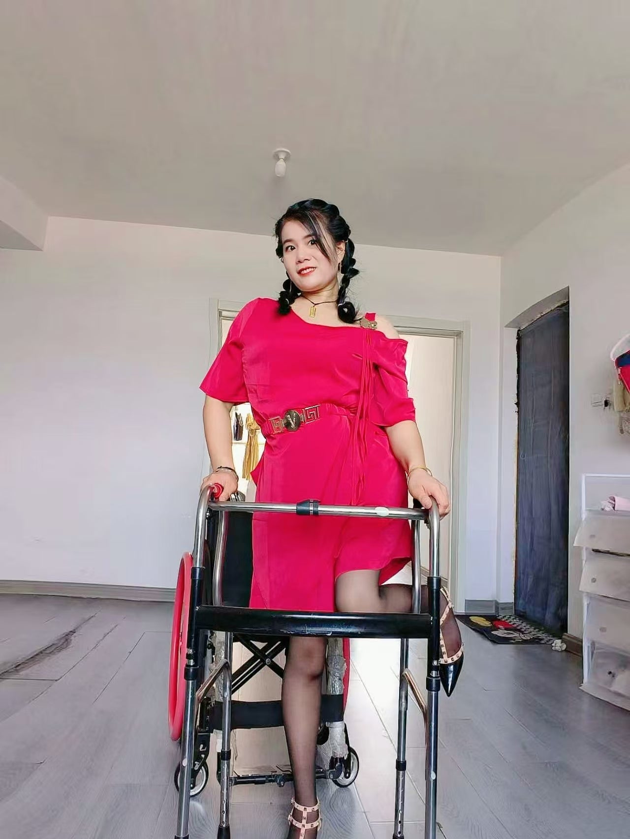 Carrie: Polio Lady - Cleaning Foot Experience in Black Stockings AmputeeClub