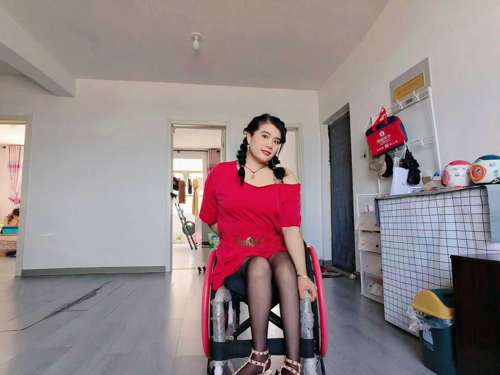 Carrie: Polio Lady - Cleaning Foot Experience in Black Stockings AmputeeClub