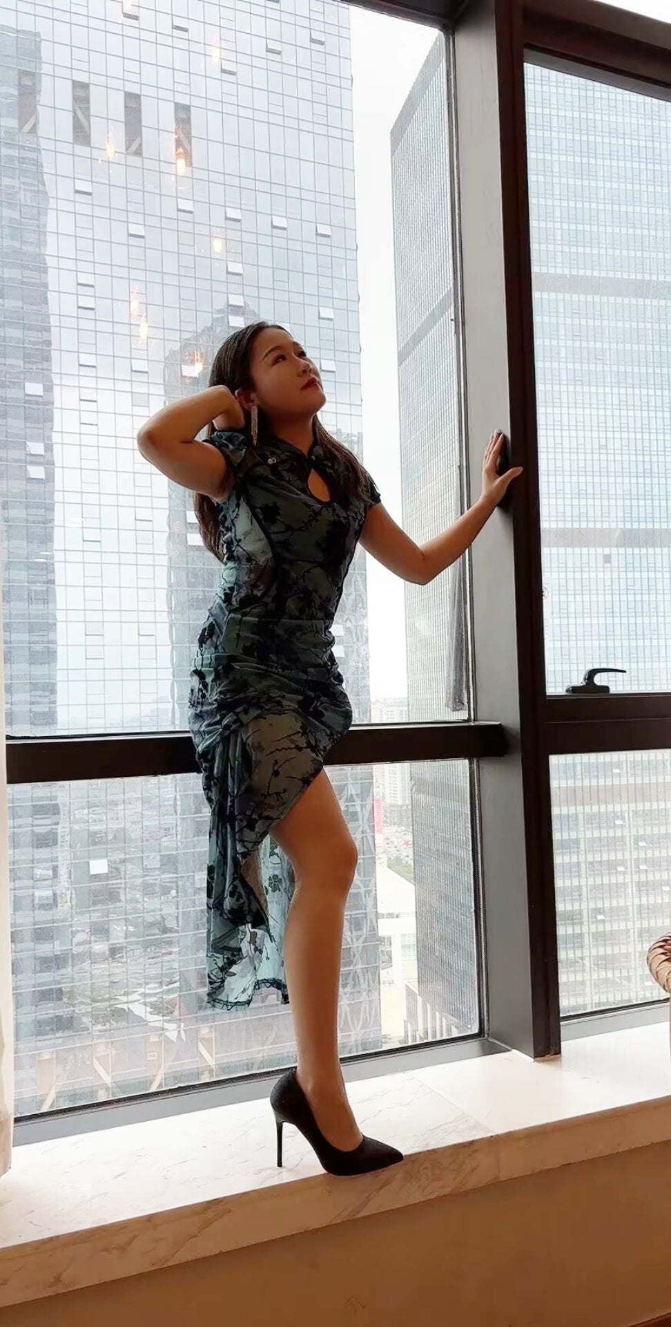 Naomi: Sak Amputee Girl - The Temptation of Cheongsam and Crutches - AmputeeClub