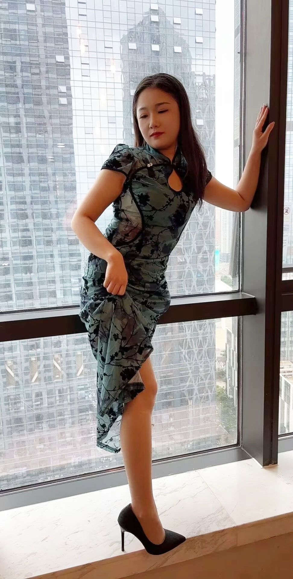 Naomi: Sak Amputee Girl - The Temptation of Cheongsam and Crutches - AmputeeClub
