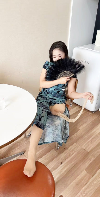 Naomi: Sak Amputee Girl - The Temptation of Cheongsam and Crutches - AmputeeClub