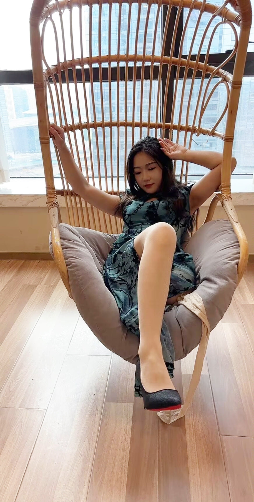Naomi: Sak Amputee Girl - The Temptation of Cheongsam and Crutches - AmputeeClub