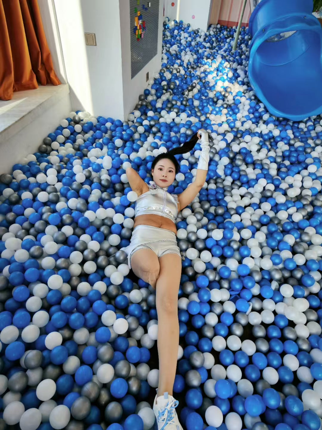 Abby: Ooe Amputee Girl- Happy weekend playing with ocean balls - AmputeeClub