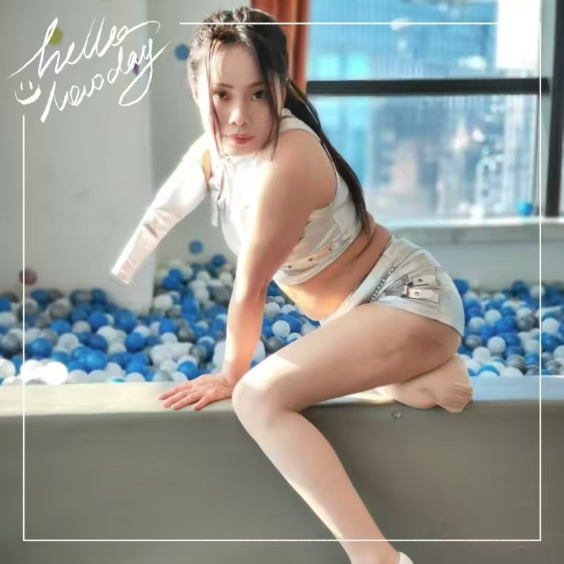 Abby: Ooe Amputee Girl- Happy weekend playing with ocean balls - AmputeeClub