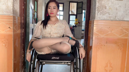 Susie: Polio Lady - New ways to play with a wheelchair in high heels - AmputeeClub