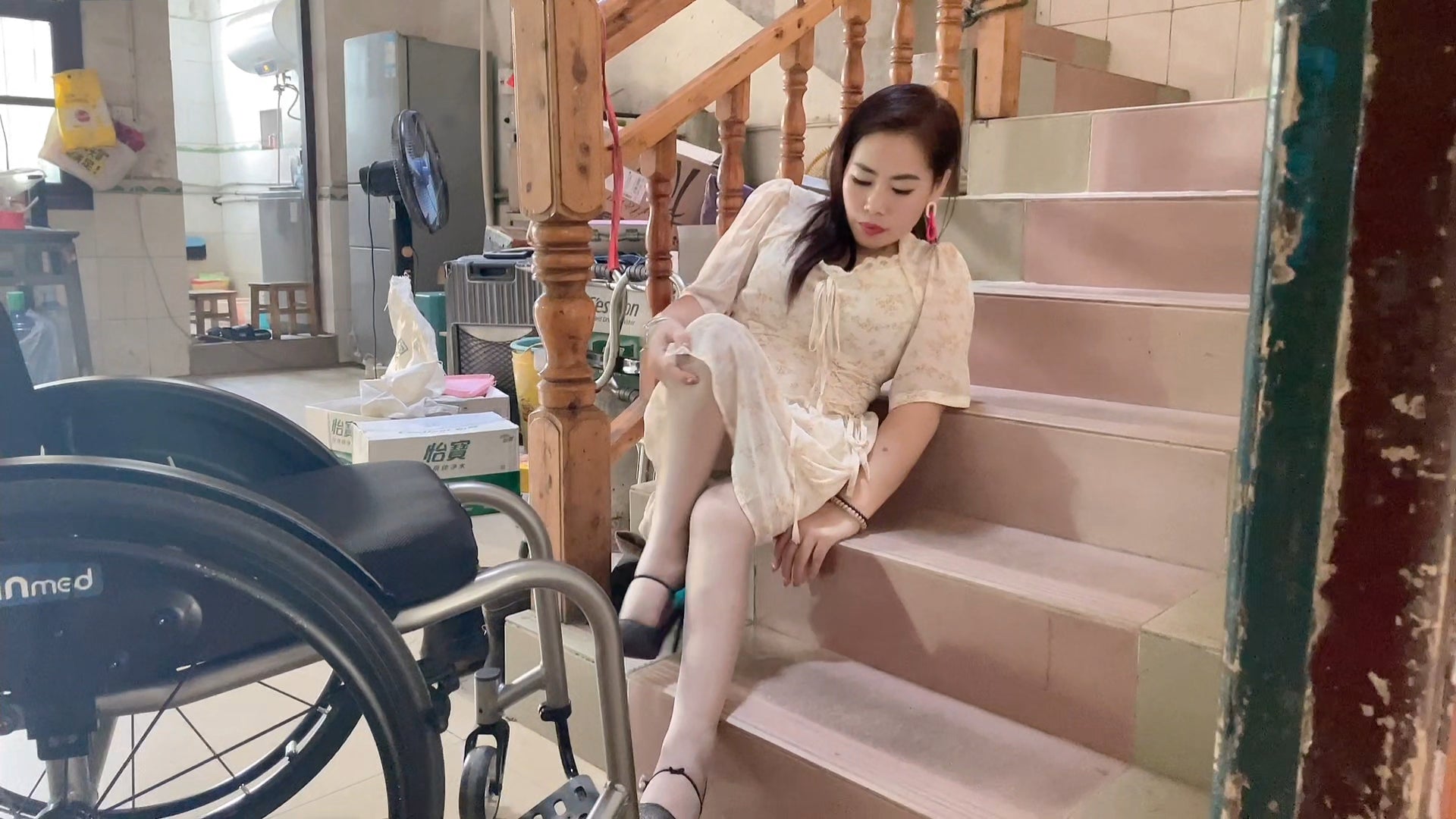 Susie: Polio Lady - New ways to play with a wheelchair in high heels - AmputeeClub
