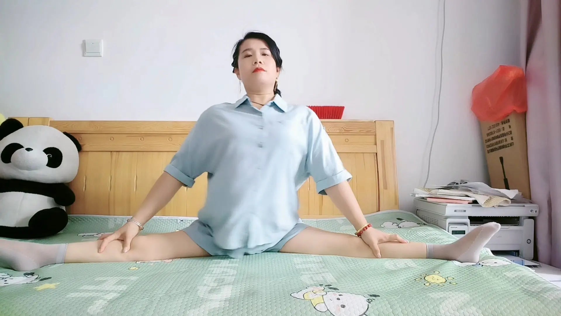 Carrie: Polio Lady - Extremely Soft Legs Show AmputeeClub