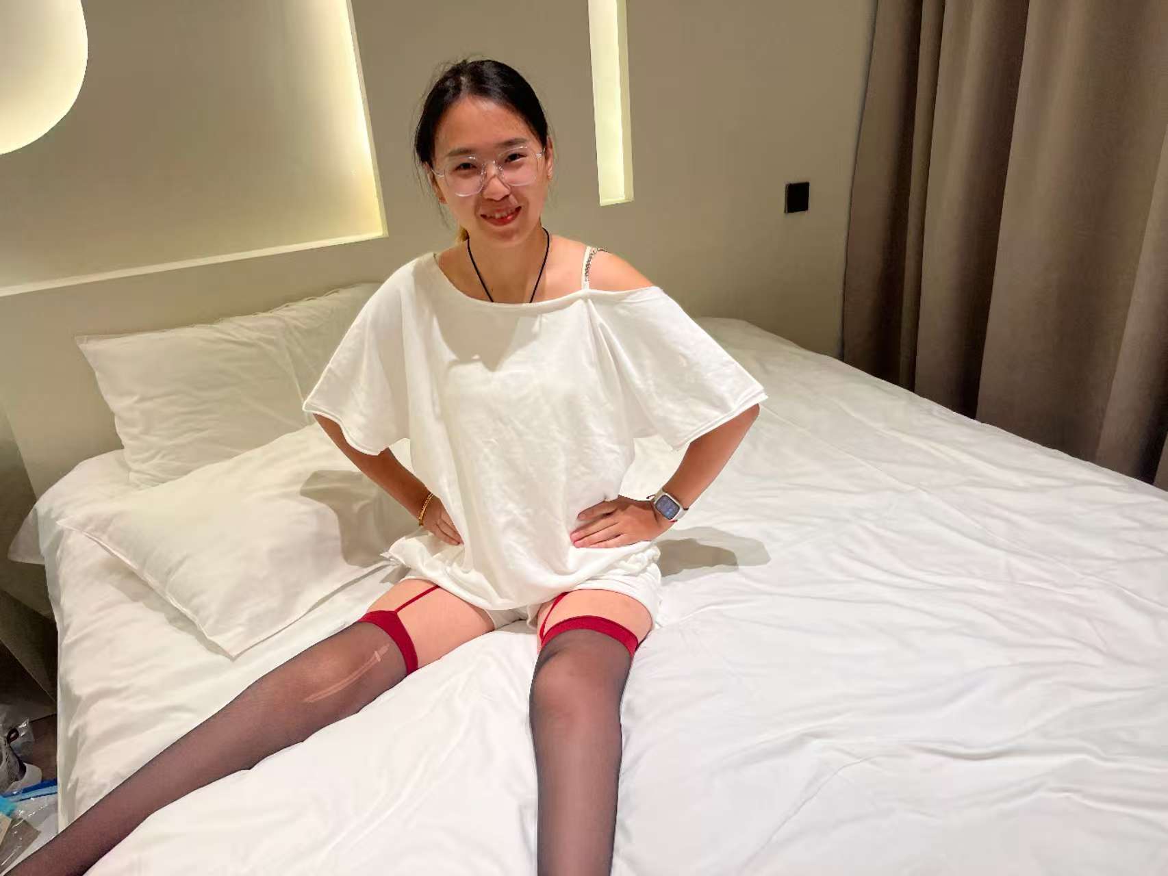 Zoe: Paraplegic Girl Playing with Her Unconscious Feet AmputeeClub