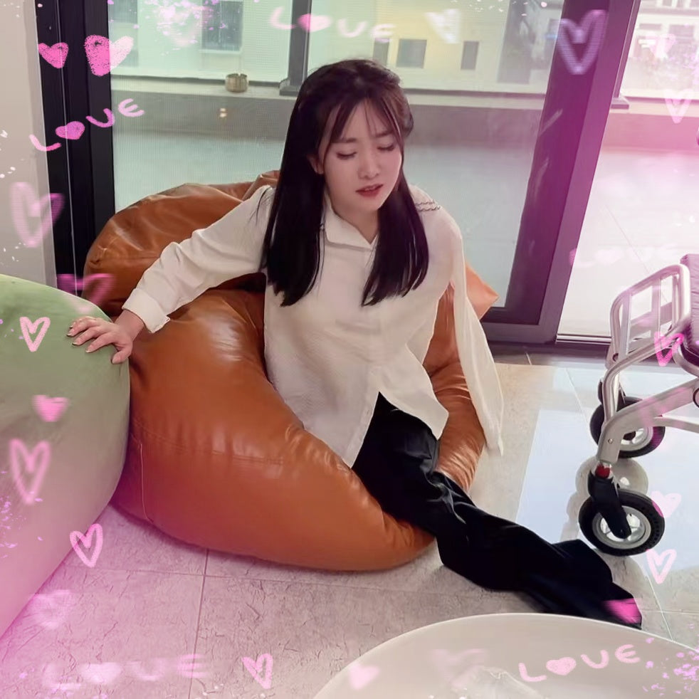 Sally: Dak Amputee Girl - Difficult transition from wheelchair to sofa - AmputeeClub