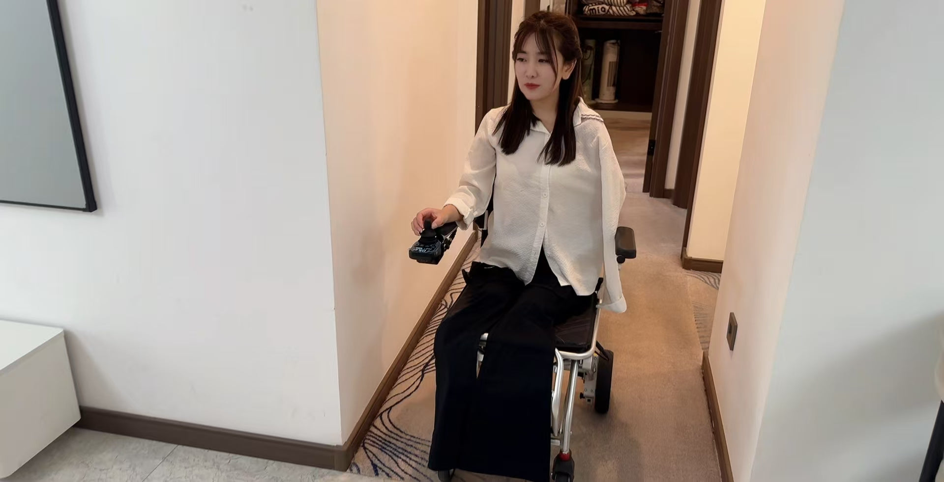 Sally: Dak Amputee Girl - Difficult transition from wheelchair to sofa - AmputeeClub