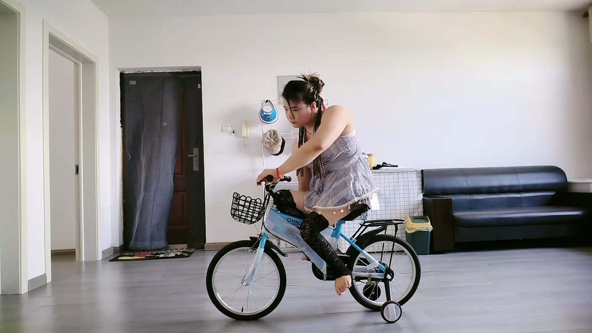 Carrie:Polio Lady-Try to ride a bike with weak legs - AmputeeClub