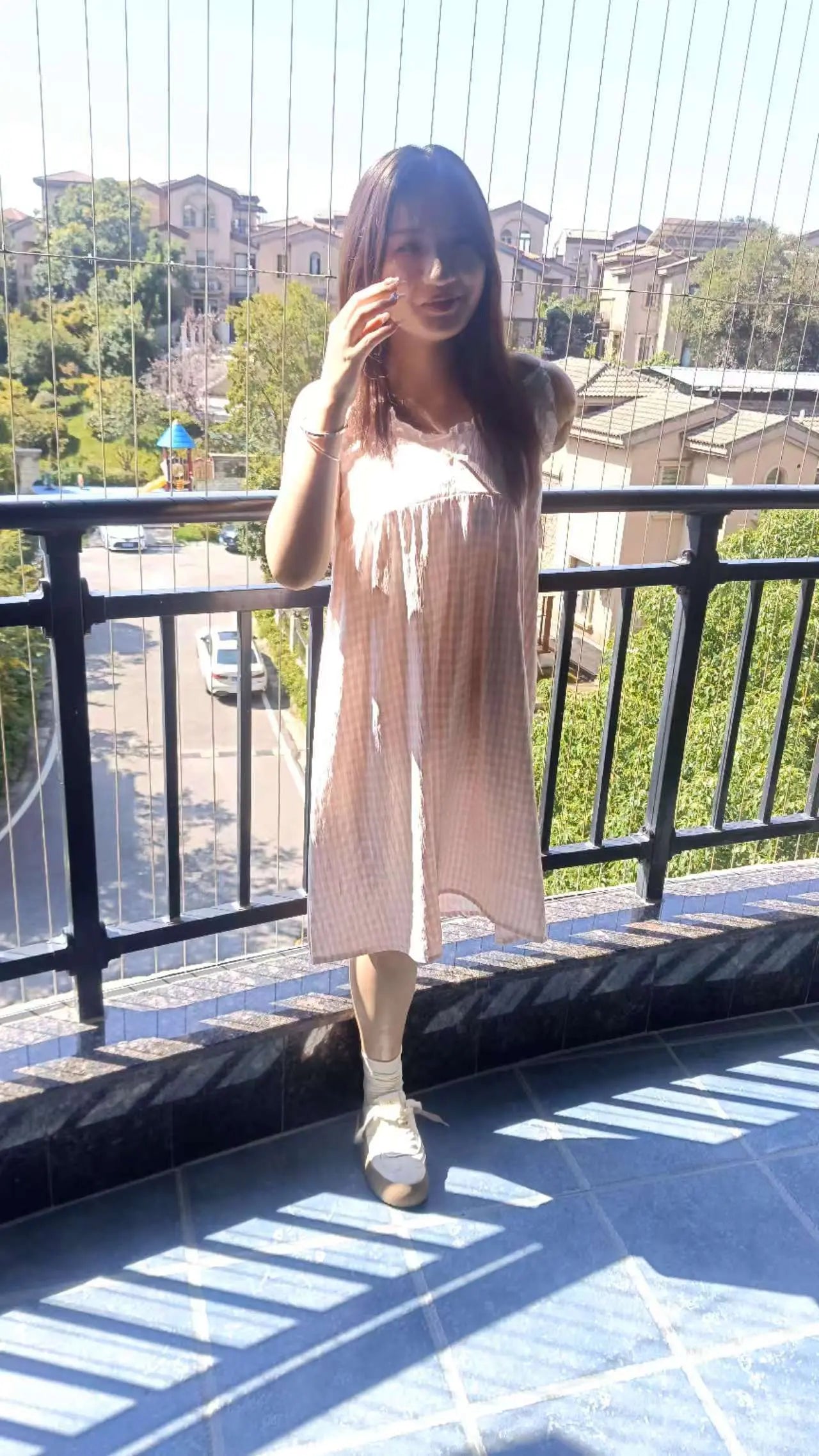 Beibei: Ooe Amputee Girl wearing prosthetic limbs