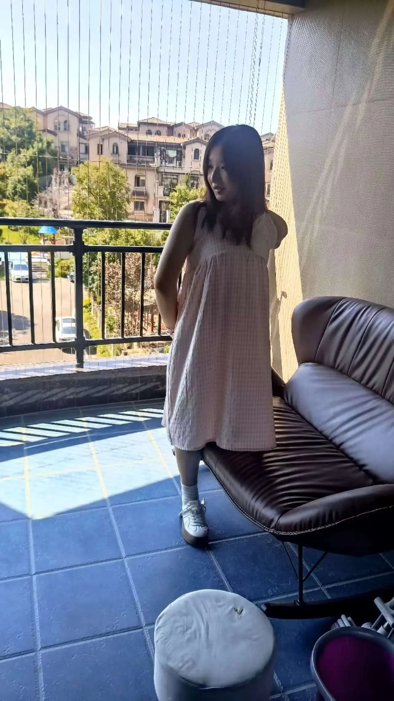 Beibei: Ooe Amputee Girl wearing prosthetic limbs