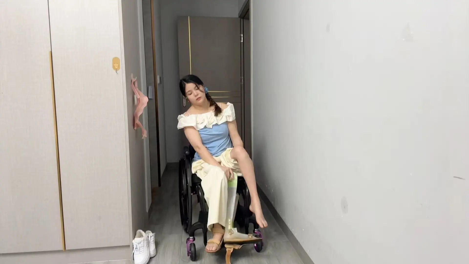 New model, new video: Gia the paraplegic girl