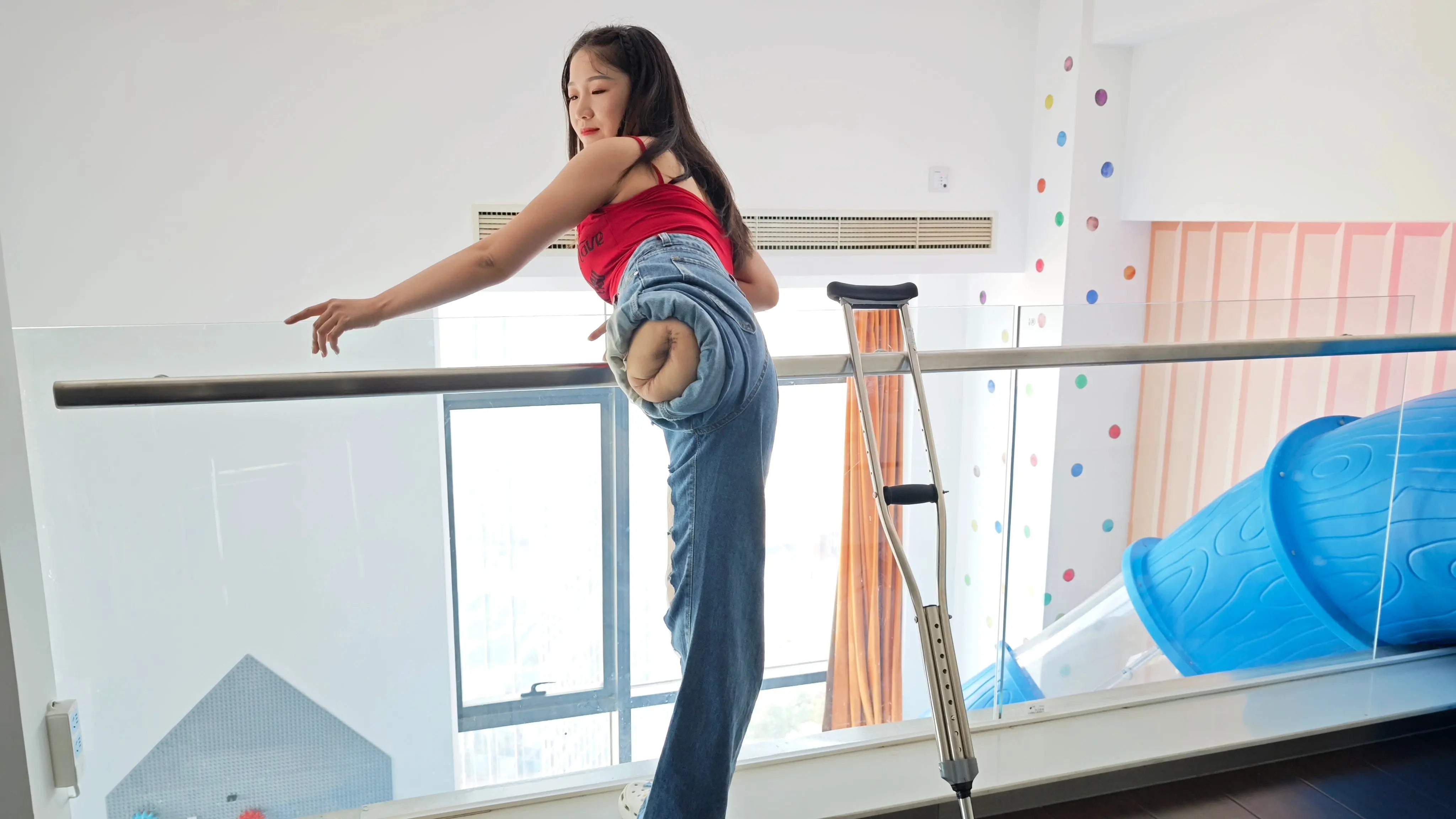 Naomi: Sak, an amputee girl, wearing blue jeans showing her stump