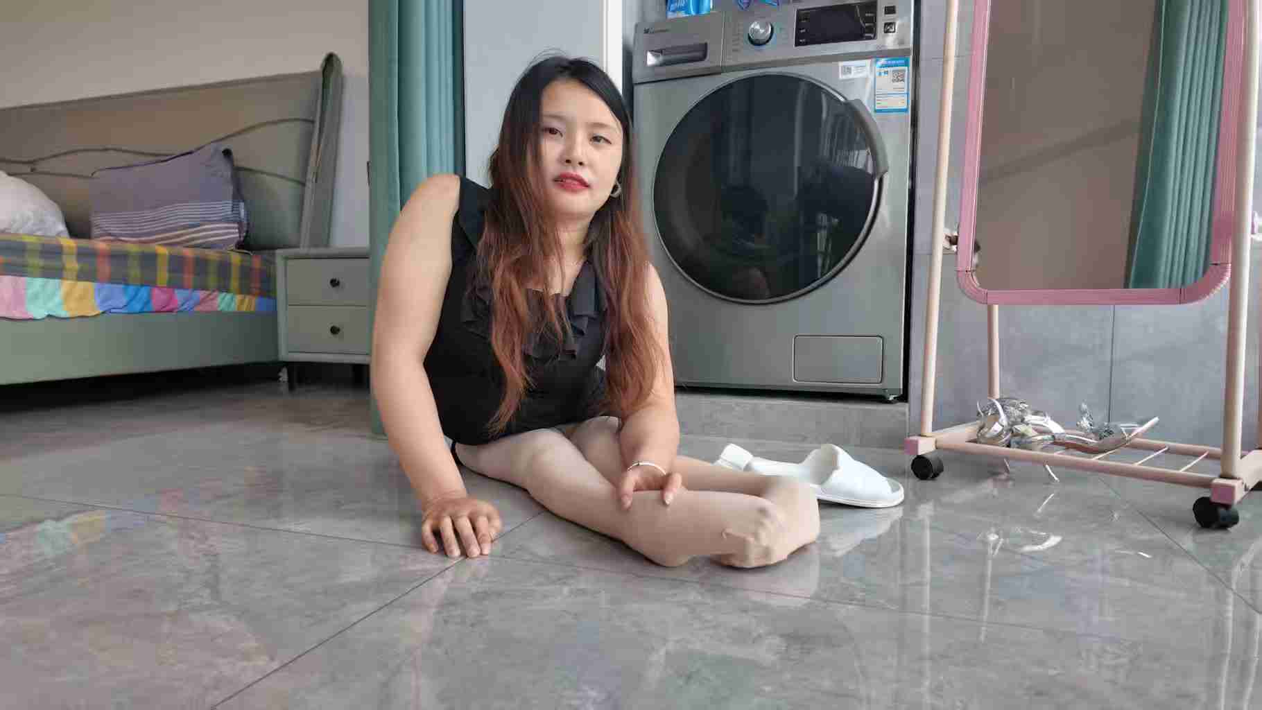 Shera: Paraplegic Girl - tries to wear high heels with weak feet
