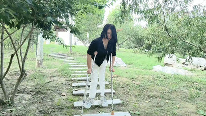 Carrie:Polio Lady came out to walk around in the park AmputeeClub