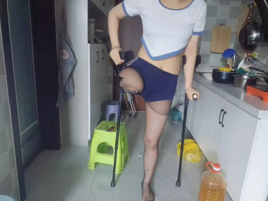 Lingo: Sak Amputee Girl Switching between black and white stockings AmputeeClub