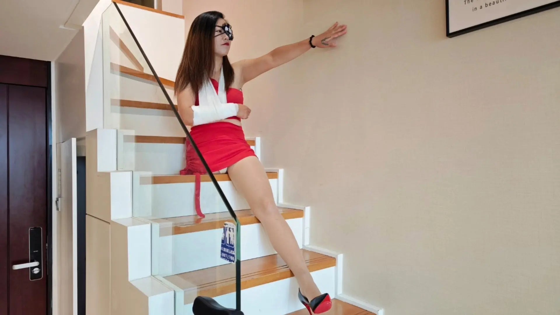 Emma: Shd Amputee Girl Pretends to have eve and arm injuries
