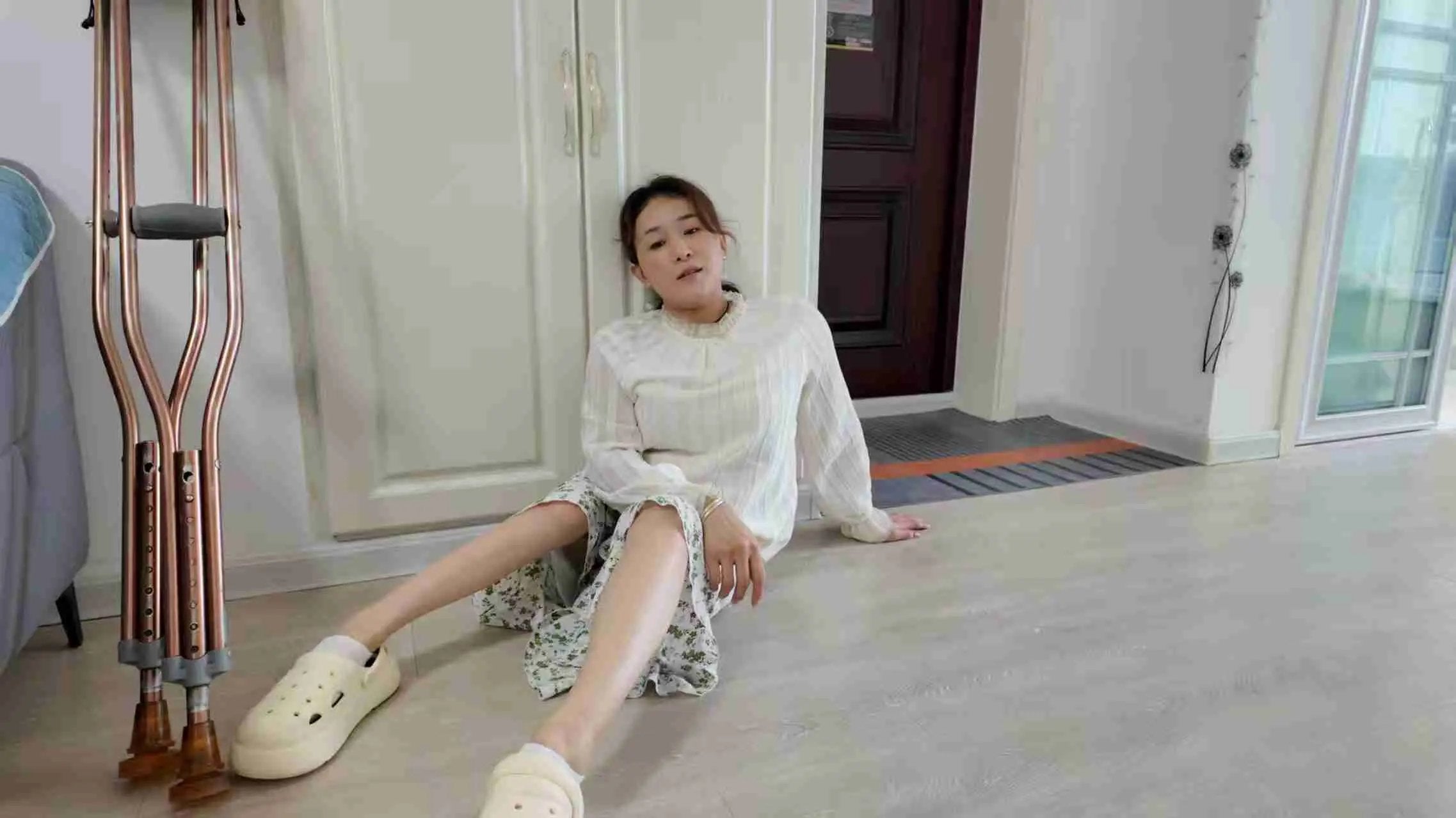 polio wheelchair disabled girl unable to stand thin legs small feet