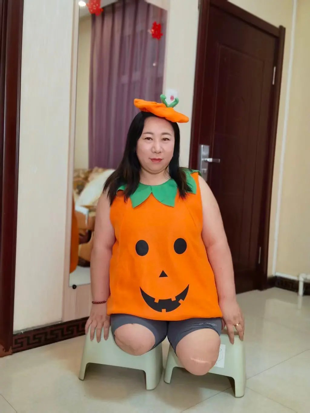 Beryl Halloween Pumpkin Lantern - Dak Amputee Girl Video