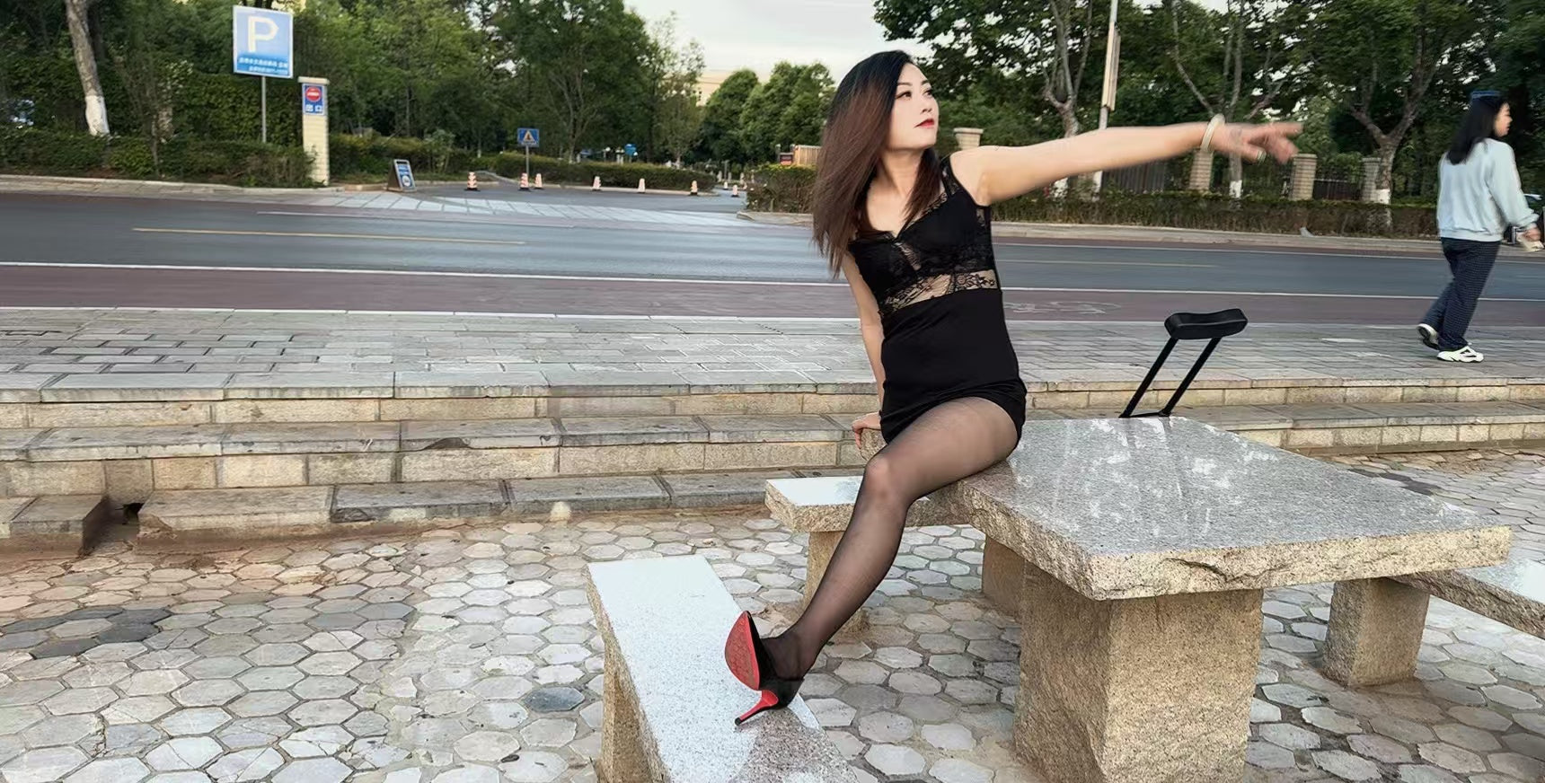 Emma: Shd Amputee Girl Black Stockings Beach Trip