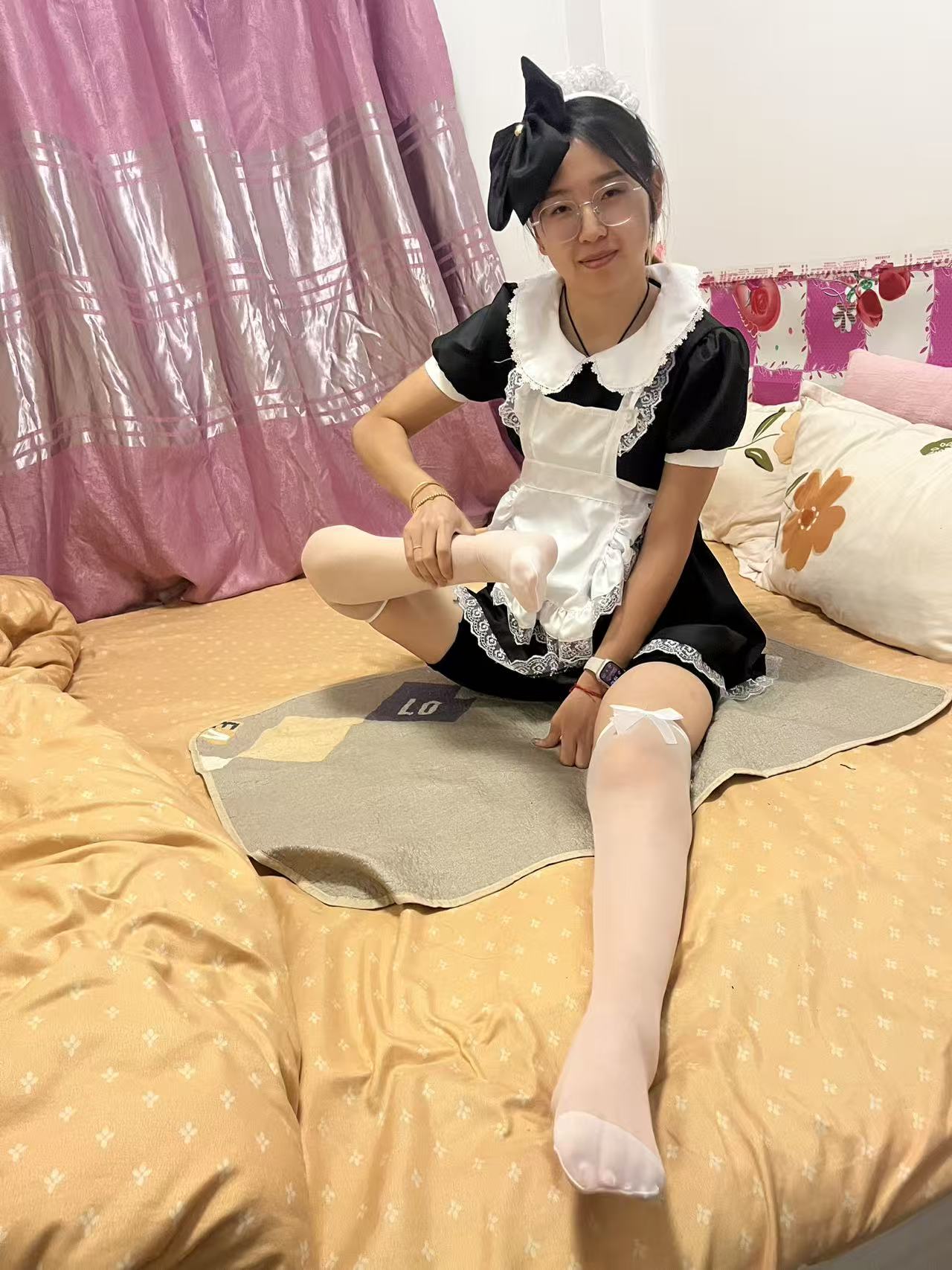 Zoe: Paraplegic Girl, a maid in white stockings, moves on a diaper pad.