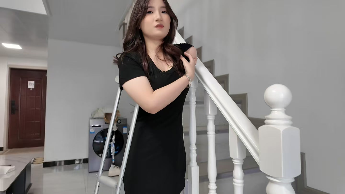 Beibei: OOE Amputee Girl - Putting on and Taking Off Prosthetic Legs