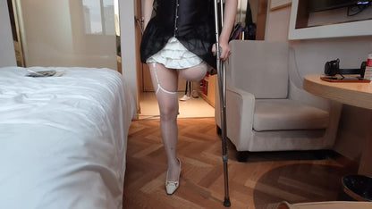 Lingo: Sak Amputee Girl - Switching Between Black and White Stockings