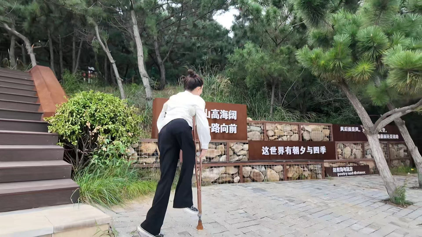 Rose The Polio Girl: A Solo Trip to the Beach for Relaxation (using crutches)