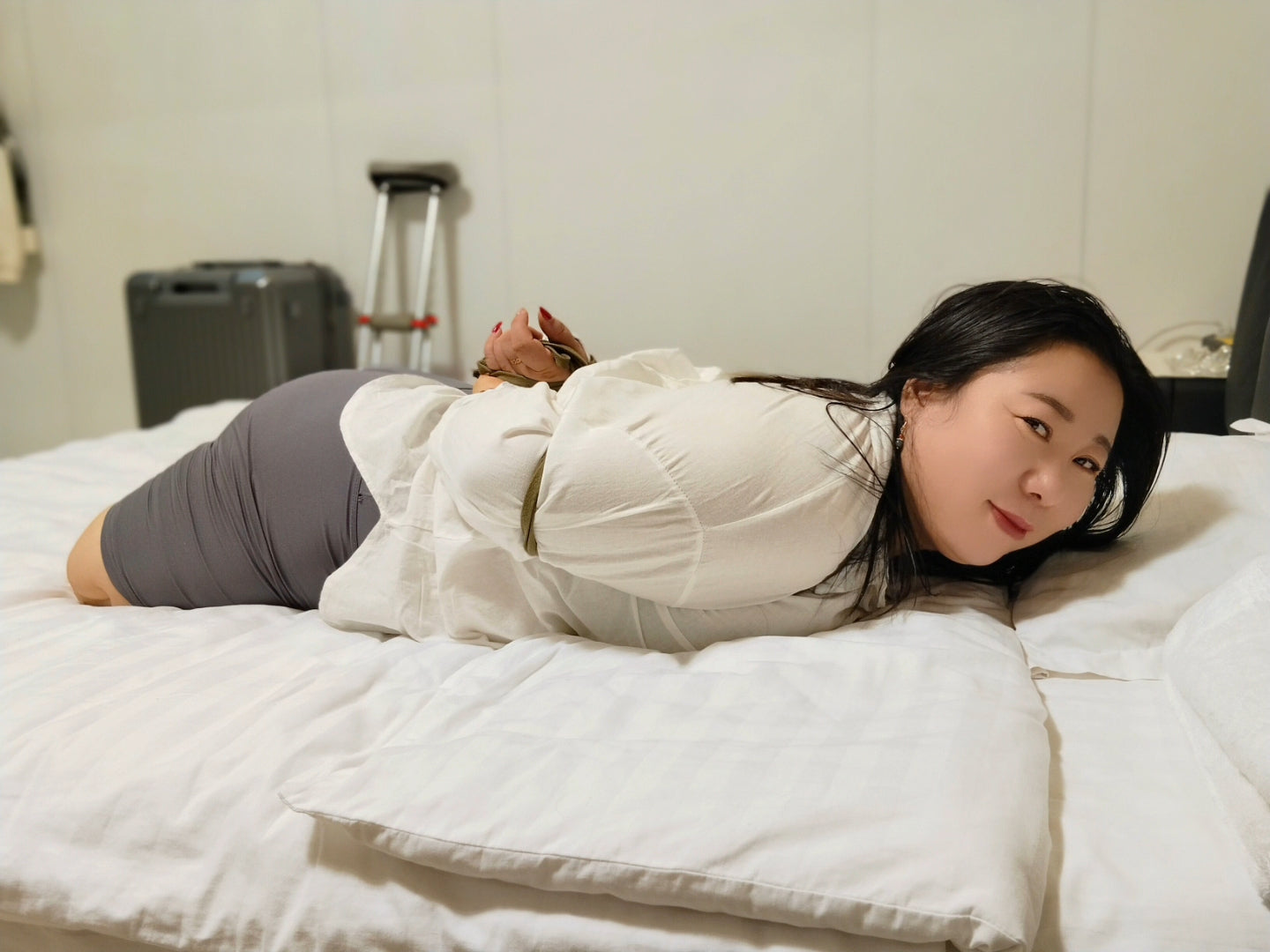 Beryl: Dak Amputee Girl - Rope bondage of severed limbs and hands