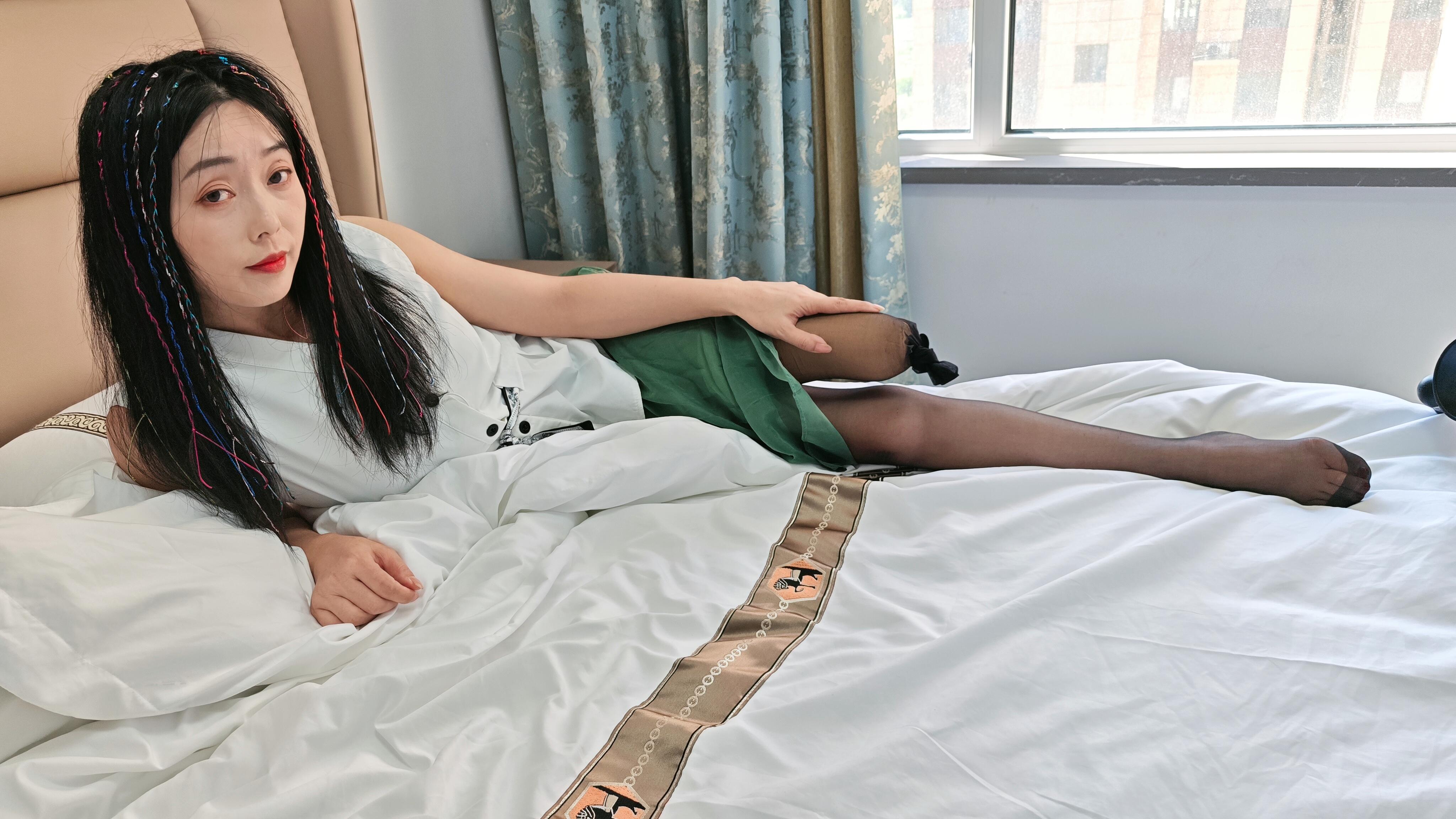 Milana: the Polio Girl - Playing an Amputee in Stockings and Heels