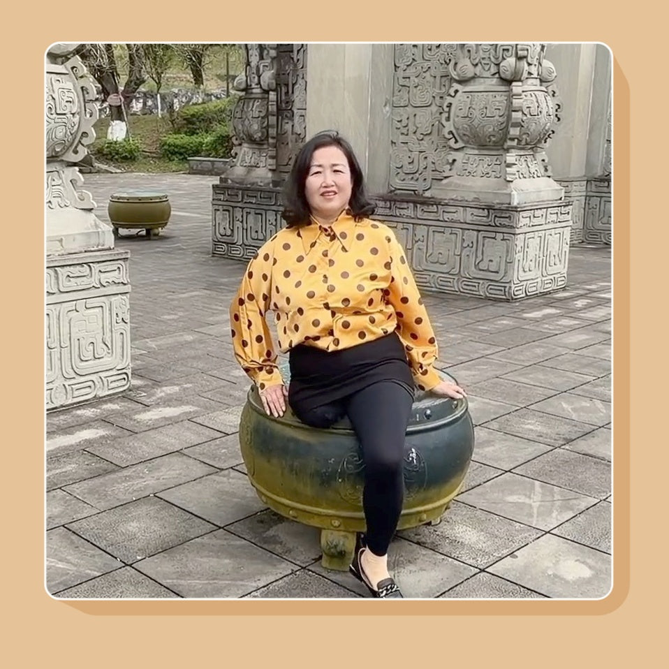 The SAK Lady Aurora - Strolling through the park on crutches