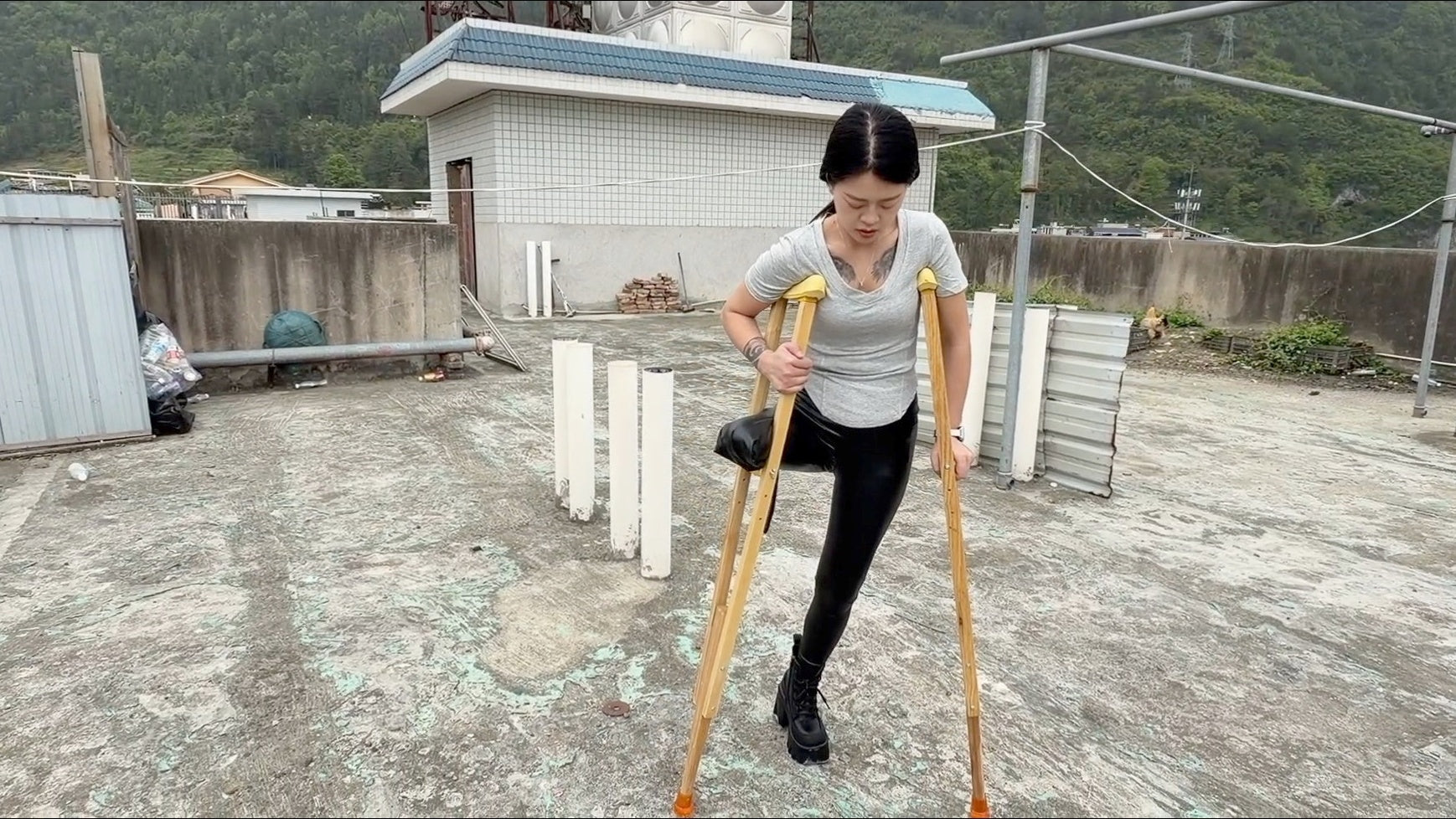 Amy: Sak Amputee Girl - Climbing stairs in leather pants and boots with crutches